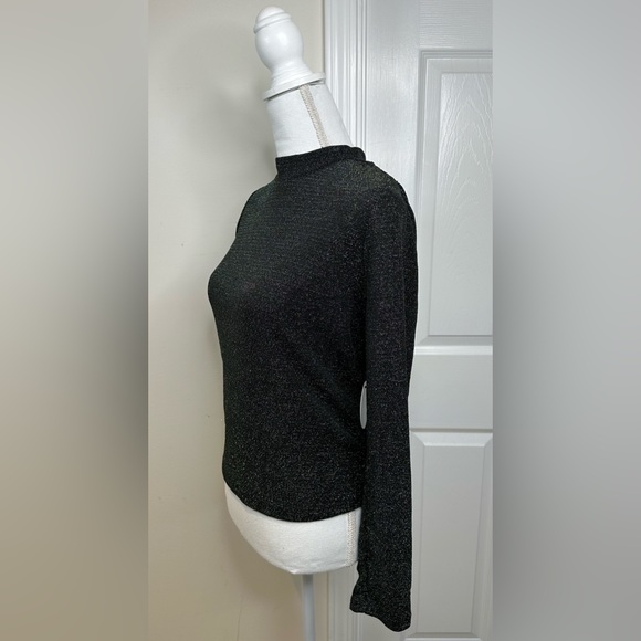 MILK & HONEY LONG SLEEVE KEYHOLE BACK TOP - Picture 2 of 7